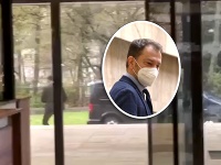 Matovič uteká pred novinármi Matovič uteká pred novinármi