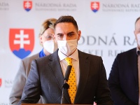 György Gyimesi sa do parlamentu dostal iba ako náhradník. Zaujal miesto po tom, čo sa Jaroslav Naď stal ministrom obrany. György Gyimesi sa do parlamentu dostal iba ako náhradník. Zaujal miesto po tom, čo sa Jaroslav Naď stal ministrom obrany.