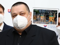 Ján Mikas hovorí, že terasy reštaurácií by sa mohli otvoriť už o dva týždne. Ján Mikas hovorí, že terasy reštaurácií by sa mohli otvoriť už o dva týždne.