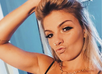 Modelku našli s prestrelenou hlavou. Modelku našli s prestrelenou hlavou.