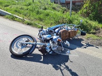 Pri dopravnej nehode neďaleko Šurian prišiel o život motocyklista Pri dopravnej nehode neďaleko Šurian prišiel o život motocyklista