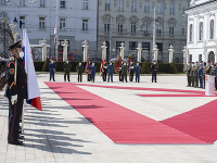 Zuzana Čaputová počas ceremónie udeľovania medailí vojačkám a vojakom Zuzana Čaputová počas ceremónie udeľovania medailí vojačkám a vojakom