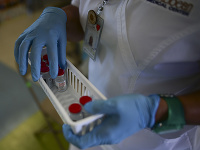 Posilňujúca dávka vakcíny zvýšila protilátky proti všetkým variantom koronavírusu testovaným v tomto výskume. Posilňujúca dávka vakcíny zvýšila protilátky proti všetkým variantom koronavírusu testovaným v tomto výskume.