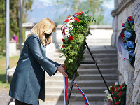Prezidentka SR Zuzana Čaputová počas pietneho aktu kladenia vencov v roku 2020.