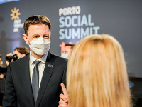 Premiér Eduard Heger počas sociálneho summitu EÚ v kongresovom centre Alfandega v portugalskom meste Porto Premiér Eduard Heger počas sociálneho summitu EÚ v kongresovom centre Alfandega v portugalskom meste Porto