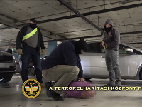 Policajti zadržali 44-ročného Slováka na parkovisku budapeštianskeho nákupného centra Policajti zadržali 44-ročného Slováka na parkovisku budapeštianskeho nákupného centra
