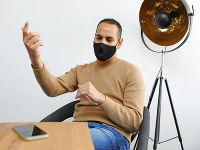 Asistent exposlanca si dovolil inštruovať kolegov ohľadom káuz Heráka. Asistent exposlanca si dovolil inštruovať kolegov ohľadom káuz Heráka.