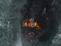 Požiar lode na Srí Lanke