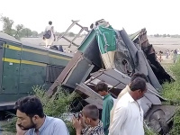 Zrážku vlakov neprežilo viac ako 30 ľudí