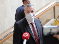 Milan Krajniak pred rokovaním vlády SR Milan Krajniak pred rokovaním vlády SR