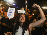V Izraeli oslavujú nástup novej vlády