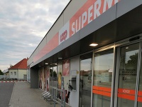 Vo viacerých obciach na Slovensku v noci vybuchli bankomaty.