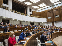 Poslanci NR SR počas rokovania v parlamente Poslanci NR SR počas rokovania v parlamente