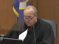 Sudca Peter Cahill predsedá procesu s Derekom Chauvinom