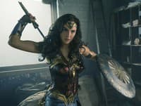Gal Gadot stvárňuje komiksovú Wonder Woman. 