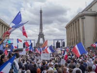 Protesty vo Francúzsko proti pandemickým opatreniam Protesty vo Francúzsko proti pandemickým opatreniam