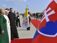 Na Slovensko prišiel pápež František