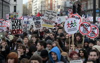 Študenti protestujú proti zvyšovaniu školného