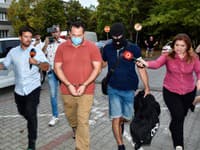 Zadržaný Pavol Ďurka prichádza v sprievode polície na Okresný súd (OS) Bratislava III Zadržaný Pavol Ďurka prichádza v sprievode polície na Okresný súd (OS) Bratislava III