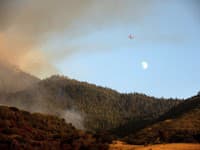 Obrovské požiare v Kalifornii neutíchajú
