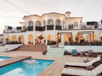 Súťažiaci z Love Island sa môžu tešiť na veľký luxus. Súťažiaci z Love Island sa môžu tešiť na veľký luxus.