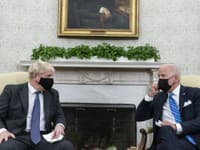 Boris Johnson na návšteve v Bielom dome pri Joeovi Bidenovi 