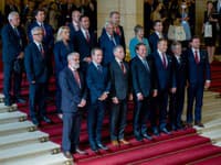 Spoločná fotografia účastníkov 10. stretnutia predsedov parlamentov krajín juhovýchodnej Európy s účasťou predsedov parlamentov členských krajín V4 v Budapešti Spoločná fotografia účastníkov 10. stretnutia predsedov parlamentov krajín juhovýchodnej Európy s účasťou predsedov parlamentov členských krajín V4 v Budapešti