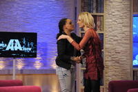 V decembri Adela hostila Tinu vo svojej šou. 