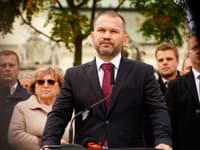 Starosta obce Dvory nad Žitavou Branislav Becík Starosta obce Dvory nad Žitavou Branislav Becík