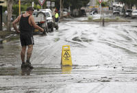 V Brisbane už začali odstranovať bahno a trosky