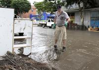 V Brisbane už začali odstranovať bahno a trosky