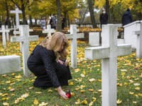 Na snímke prezidentka SR Zuzana Čaputová počas pietneho aktu pri príležitosti Dňa vojnových veteránov na Vojenskom cintoríne Petržalka - Kopčany
