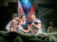 Alena Ďuránová ako Milada Horáková v multižánrovej autorskej inscenácii režiséra a choreografa Ondreja Šotha 