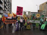 Protest klimatických aktivistov počas summitu v Glasgowe