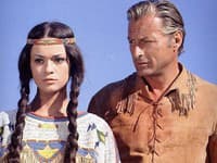 Marie Versini ako krásna Nšo-či. Marie Versini ako krásna Nšo-či.