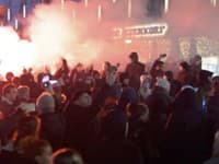 Demonštranti protestujú proti sprísneniu pandemických opatrení v Rotterdame Demonštranti protestujú proti sprísneniu pandemických opatrení v Rotterdame