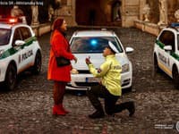 Policajt požiadal priateľku o ruku na nitrianskom hrade.