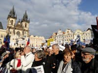 KORONAVÍRUS V Prahe demonštrujú