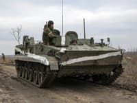 Obrnené vozidlo na východe Ukrajiny.