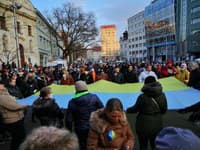 Na Námestí SNP v Bratislave sa koná protest Mier Ukrajine
