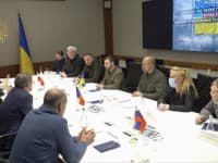 Premiéri Česka, Poľska a Slovinska na stretnutí s ukrajinským prezidentom Zelenským pri návšteve Kyjeva