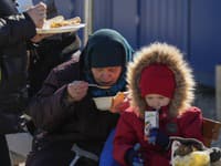 Ukrajinskí utečenci na moldavskej hranici.