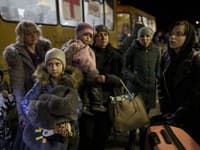Do Záporožia dorazila kolóna autobusov vezúcich evakuovaných obyvateľov z Mariupola