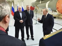 Ruský prezident Vladimir Putin predniesol svoj prejav v dielni na montáž rakiet počas návštevy kozmodrómu Vostočnyj pri meste Tsiolkovsky
