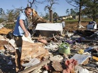 Škody spôsobené tornádom v Oklahome