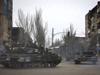 Ruská vojenská technika sa presúva v Mariupole