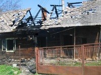 S požiarom bojovali asi dve hodiny S požiarom bojovali asi dve hodiny