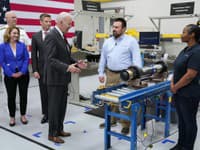 Americký prezident Joe Biden navštívil továreň zbrojárskej spoločnosti Lockheed Martin