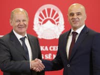 Nemecký kancelár Olaf Scholz a premiér Severného Macedónska Dimitar Kovačevski