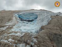 Pri zosuve veľkého kusa ľadovca na vrchu Marmolada zahynulo najmenej sedem ľudí